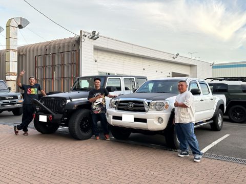 岩手県　O様 お友達と納車記念撮影📷✨　タコマをご納車です🚙💨